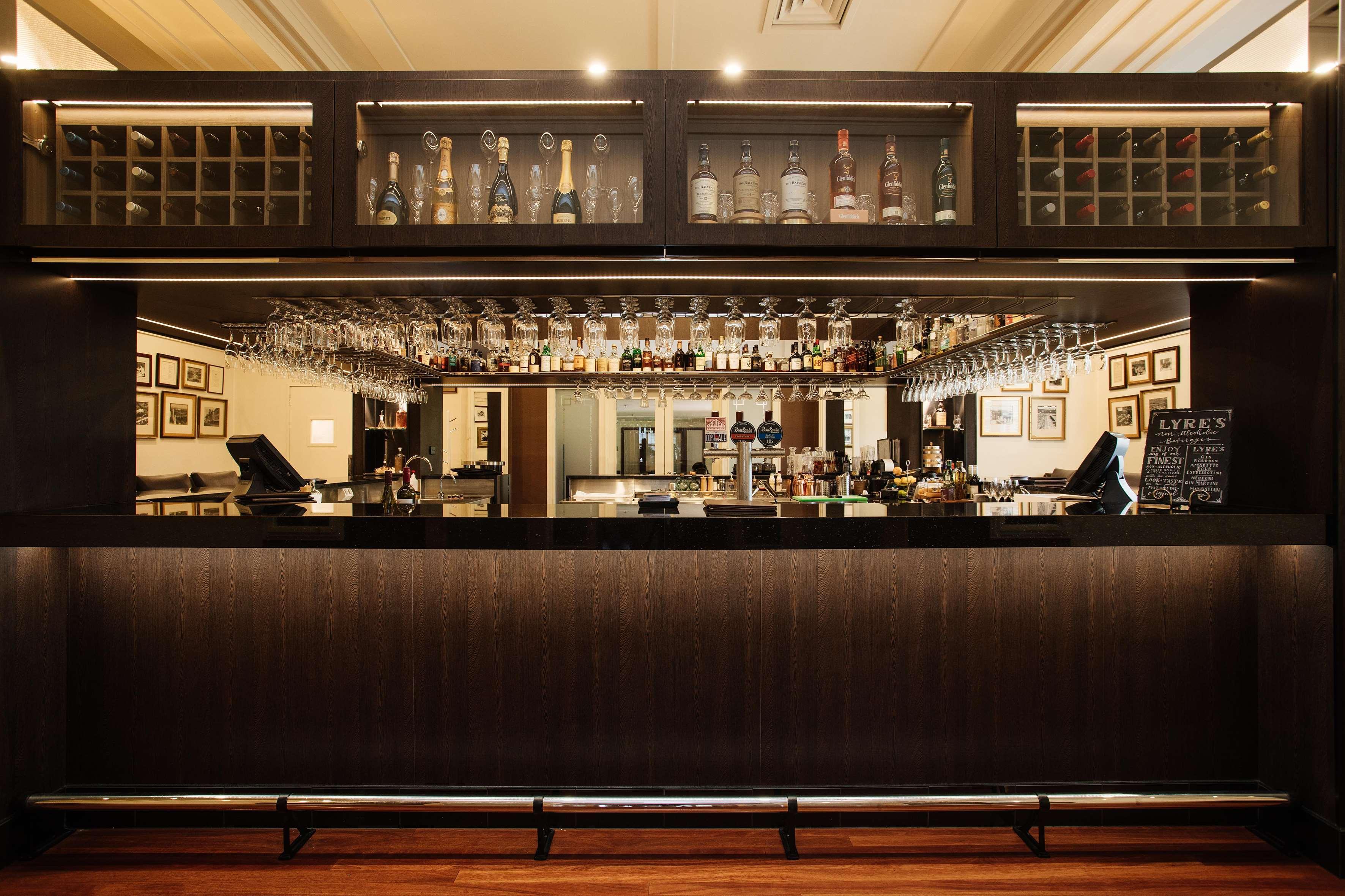 하얏트 호텔 캔버라 - 어 파크 하얏트 호텔 외부 사진 The bar at the hotel