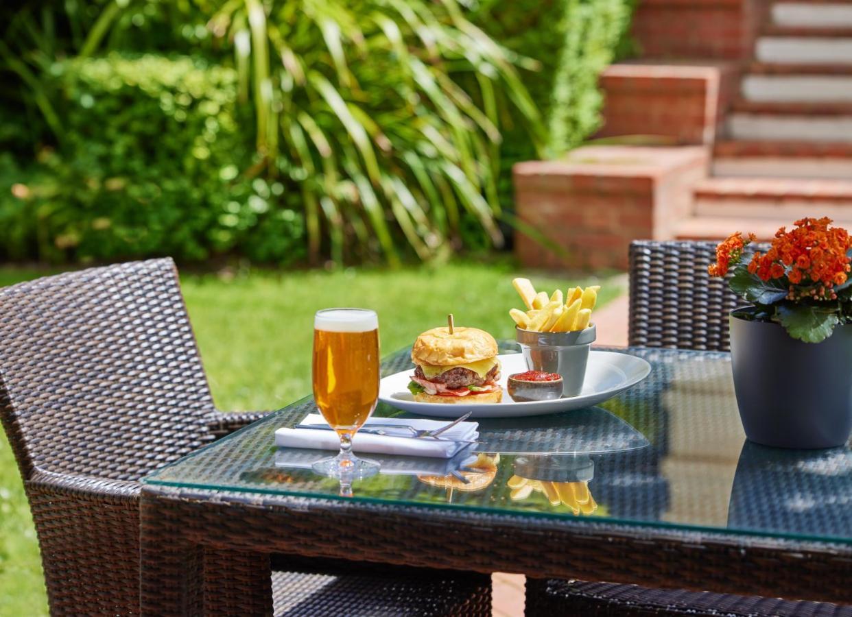 하얏트 호텔 캔버라 - 어 파크 하얏트 호텔 외부 사진 A typical patio set